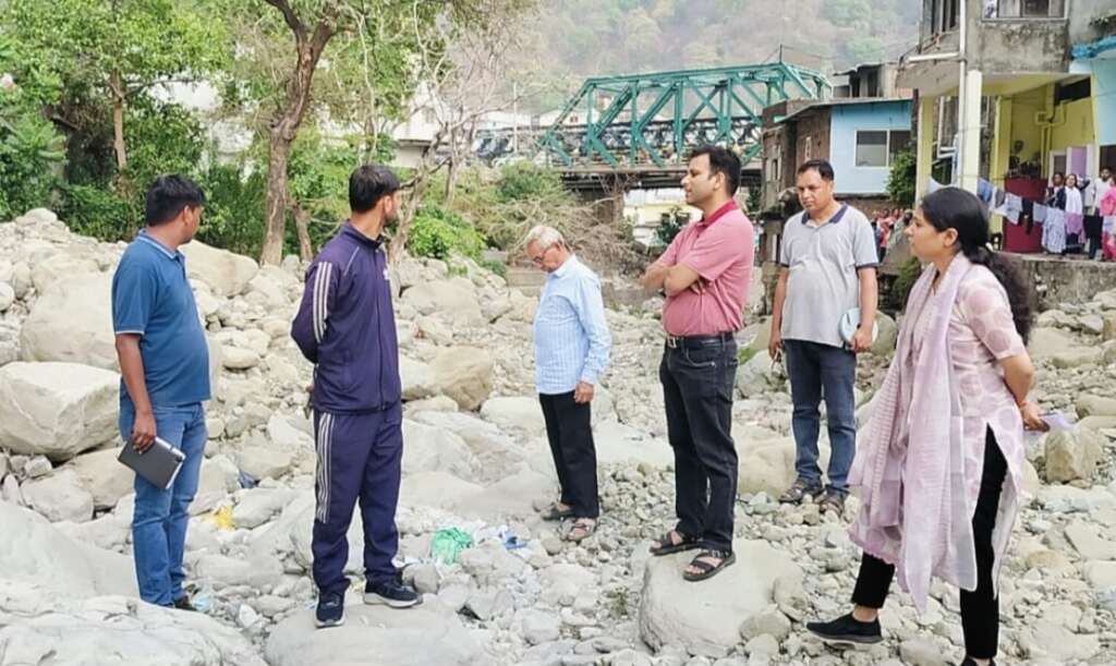 हल्द्वानी: SDM राहुल शाह ने किया कलसिया नाले का निरीक्षण, ये अधिकारीगण रहे मौजूद:-